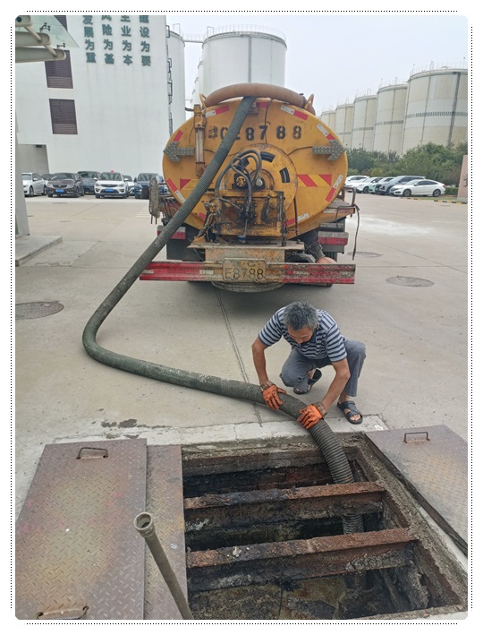 黎母山镇隔油池清掏