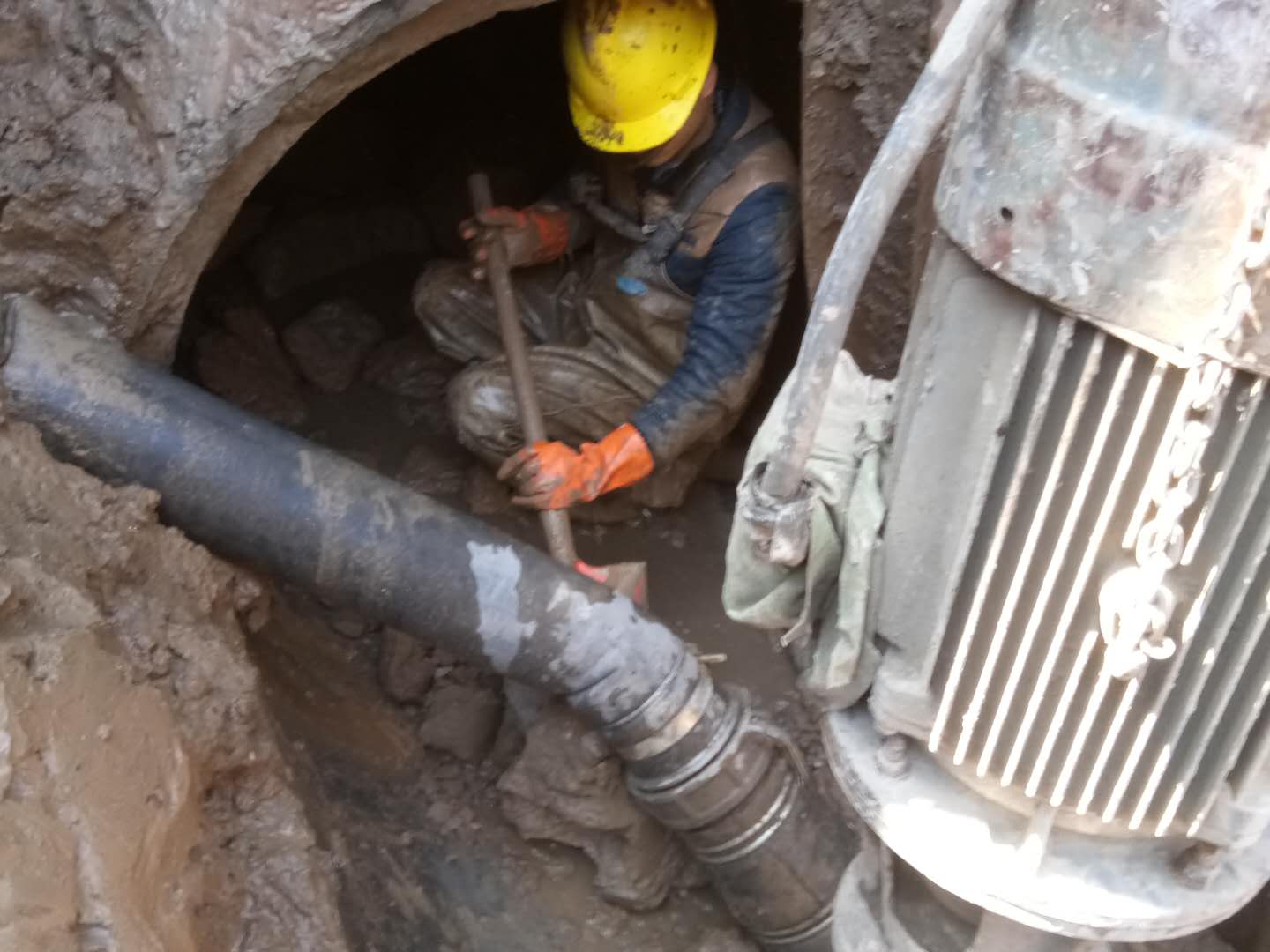 黎母山镇管道清淤