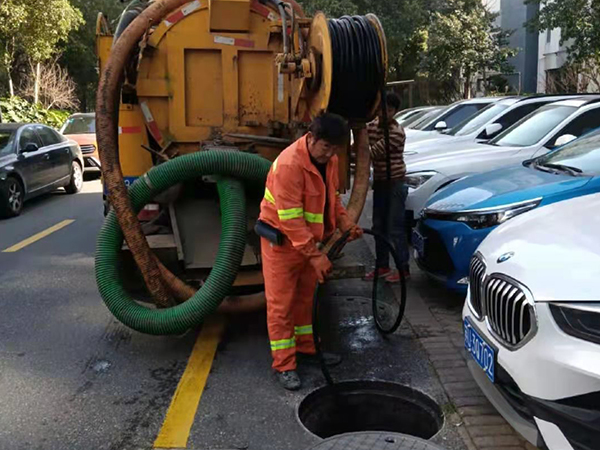 黎母山镇排污管道清淤