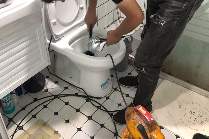 黎母山镇马桶堵塞自己疏通还是找师傅？专业上门服务让你省时更省心